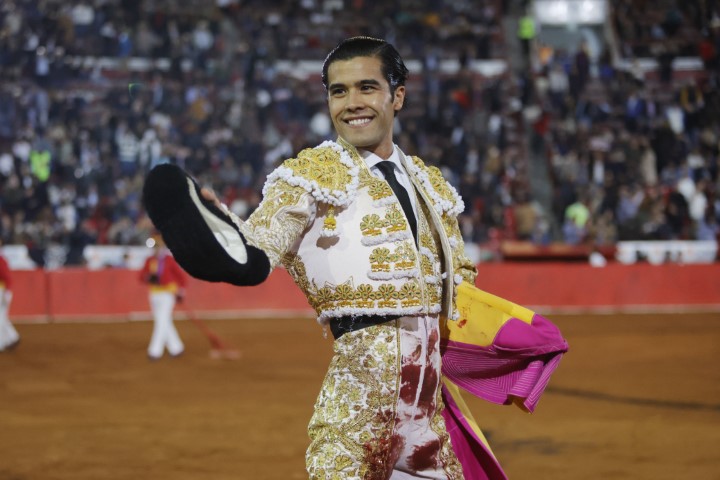 Diego San Román corta una oreja en la Corrida Guadalupana.