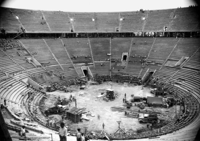 DÍA DE LA SANTA CRUZ y del ALBAÑIL. 